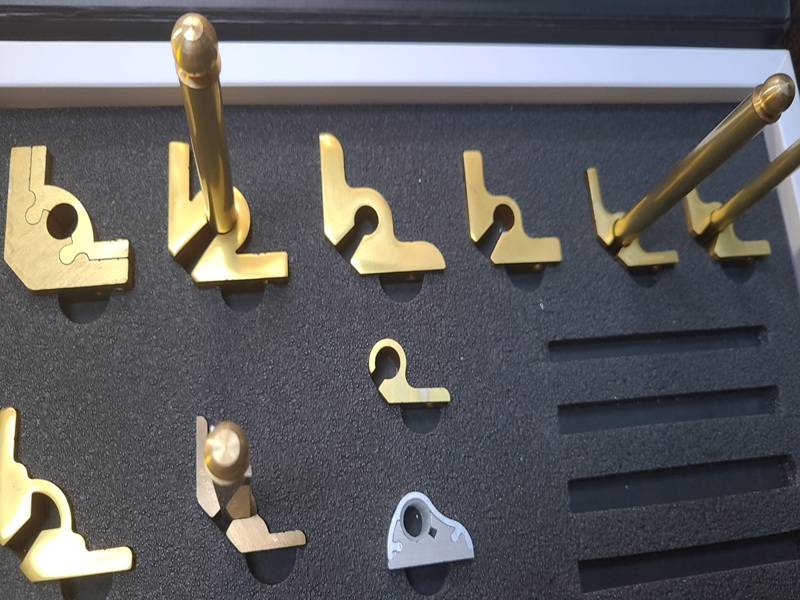 Gümüş krom merdiven dip çubuğu - anodize kaplı paslanmaz görünümlü halı sabitleme profili